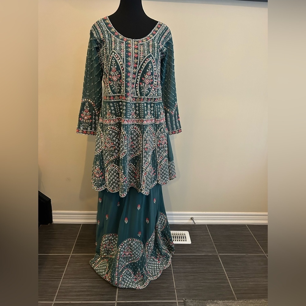 🌿 Teal Green Embellished Lehenga Set - Picture 5 of 14
